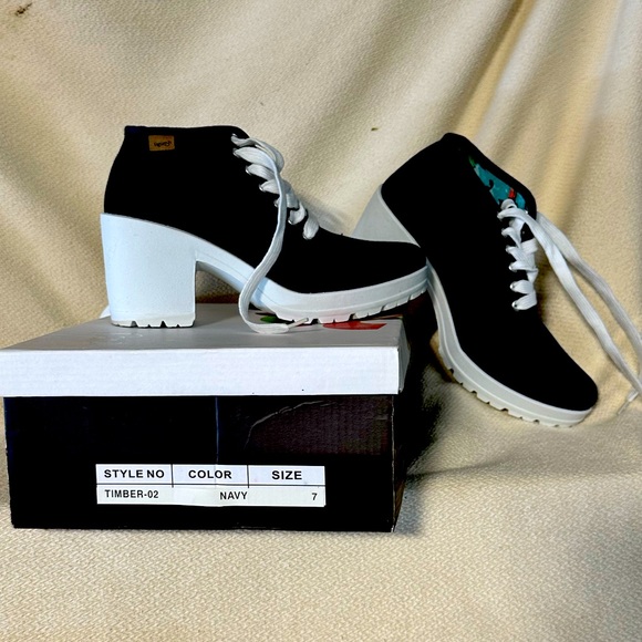 Refresh women’s chunky heal shows sz 7 nwt Navy - Picture 1 of 7